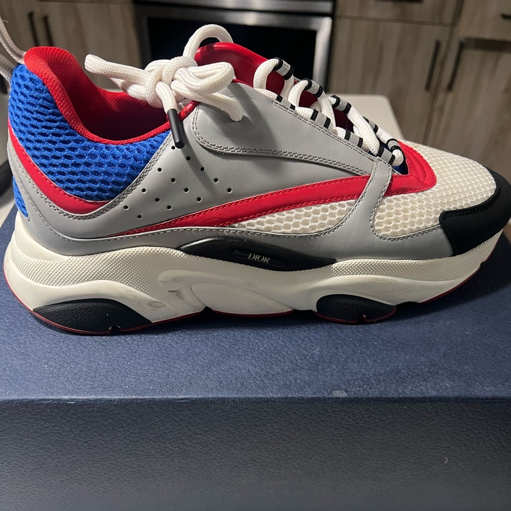 Dior b22